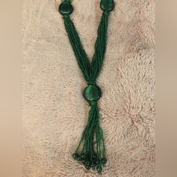 Layered forest green beaded necklace - Picture 3 of 6
